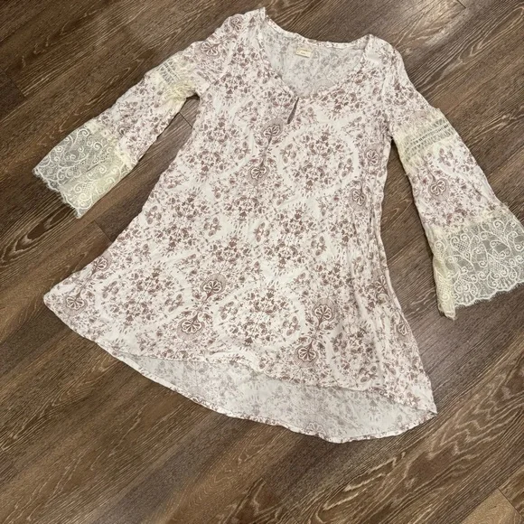 O'Neill Panama Shift  Dress in Cream and Brown Floral - Picture 2 of 7